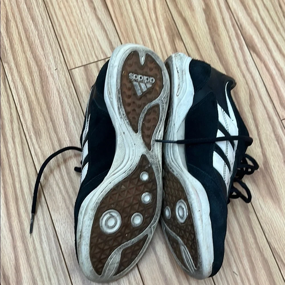 Adidas Black and White Athletic Shoes with Classic Design - Picture 4 of 5